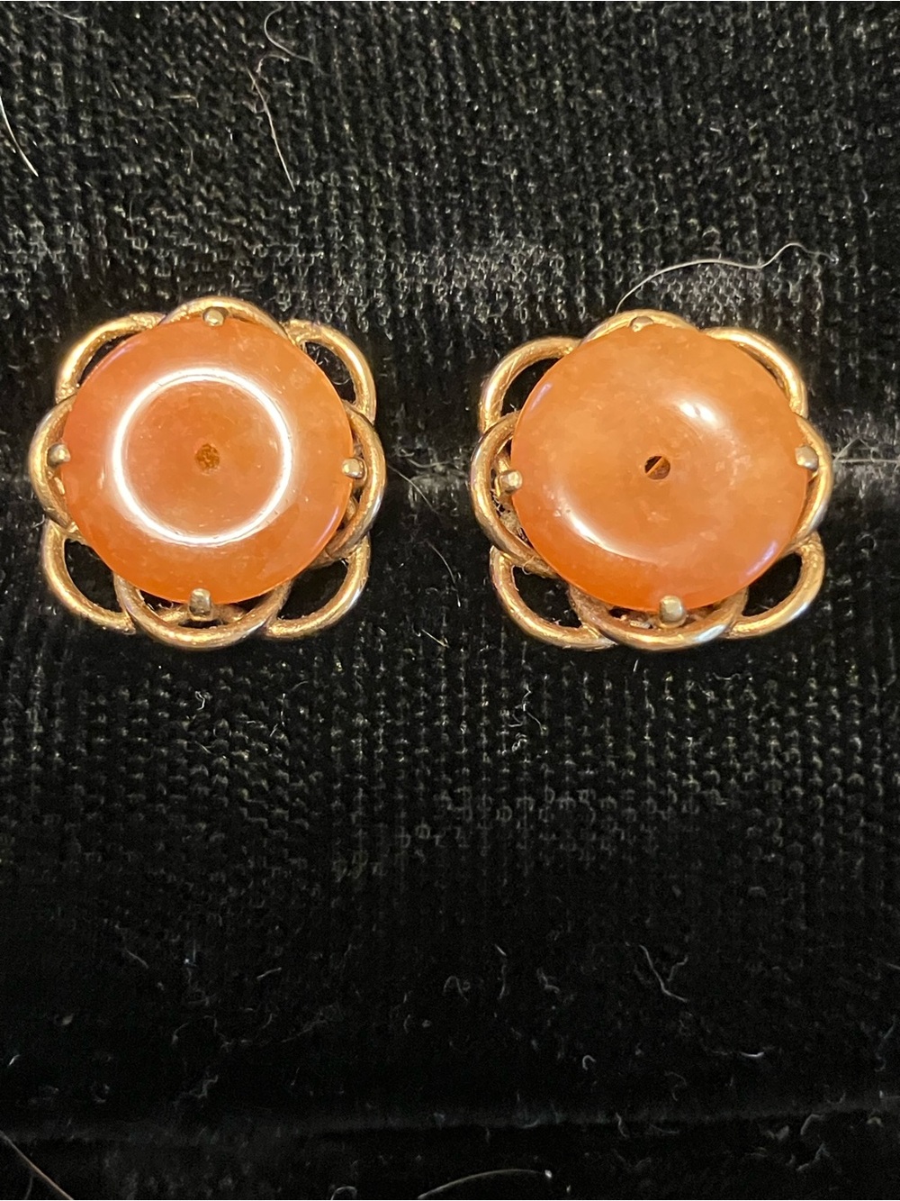 VINTAGE 14k YELLOW GOLD CARNELIAN FLOWER EARRINGS